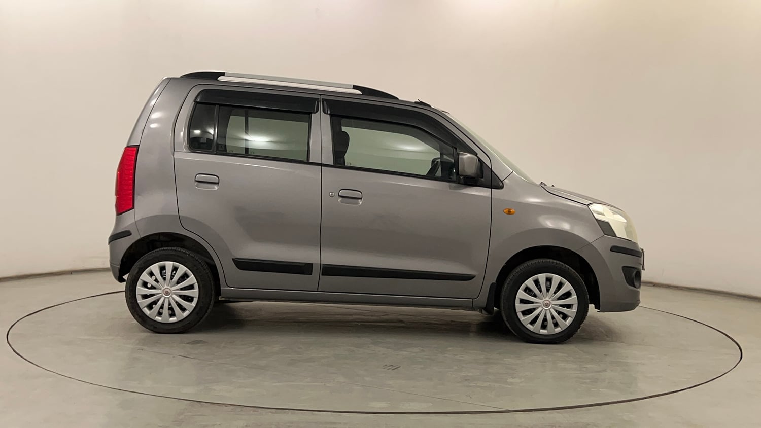 Used 2017 Maruti Suzuki Wagon R VXI Petrol Manual exterior RIGHT SIDE VIEW