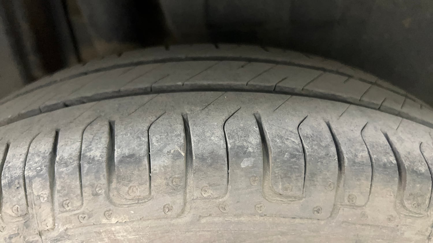 Used 2018 Maruti Suzuki Dzire VXi Petrol Manual tyres RIGHT REAR TYRE TREAD VIEW