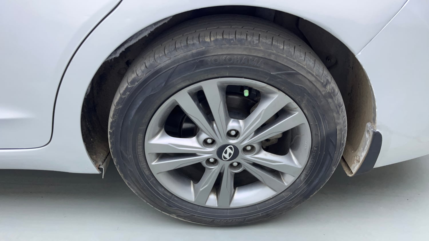 Used 2017 Hyundai Elantra 2.0 SX (O) AT Petrol Automatic tyres LEFT REAR TYRE RIM VIEW