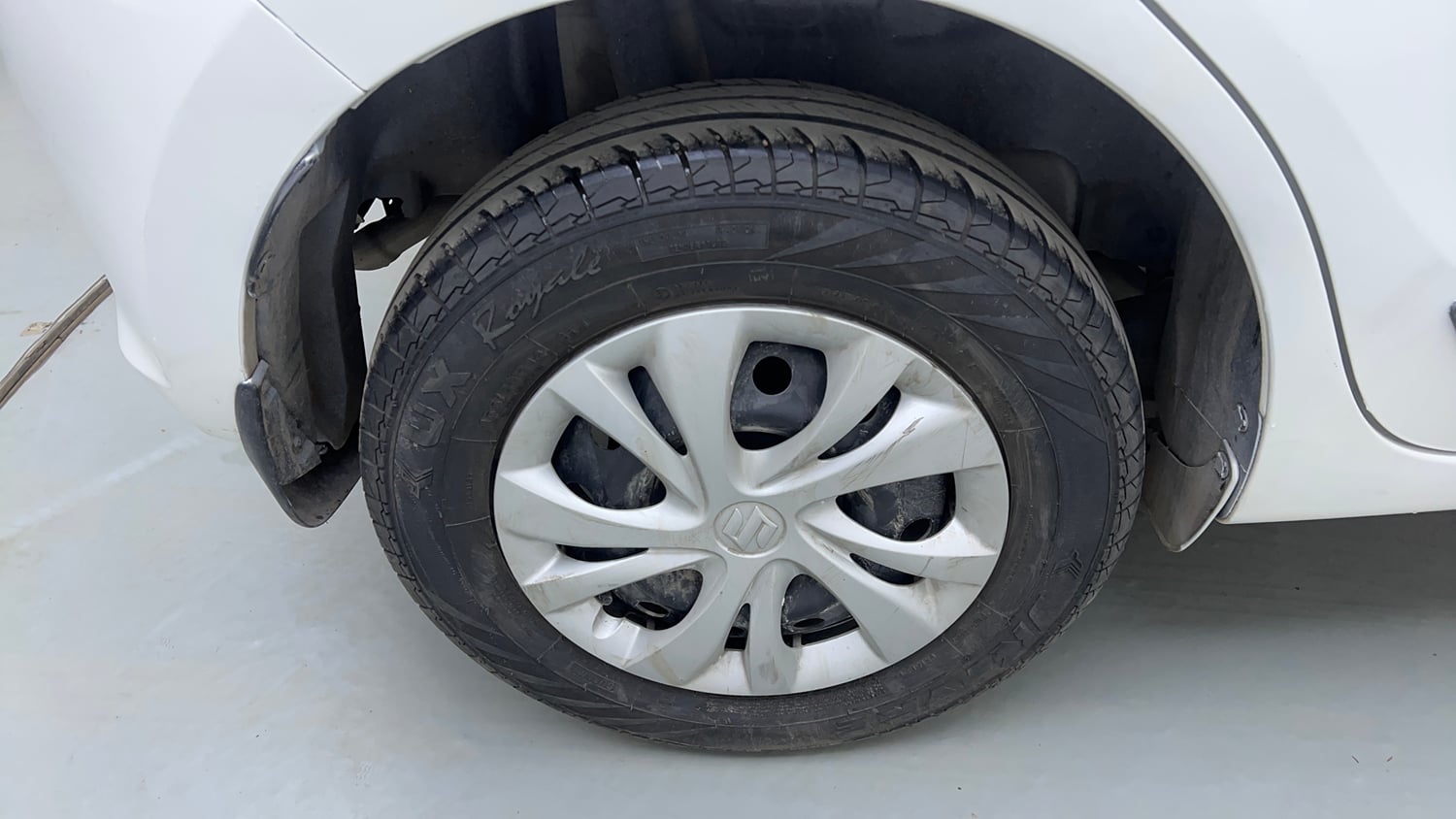 Used 2023 Maruti Suzuki Swift VXi Petrol Manual tyres RIGHT REAR TYRE RIM VIEW