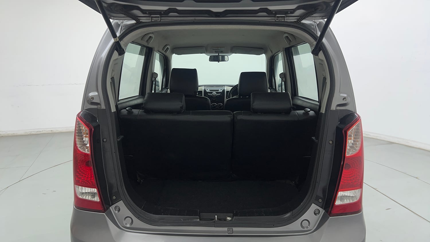 Used 2016 Maruti Suzuki Wagon R 1.0 VXI AMT Petrol Automatic interior DICKY INSIDE VIEW