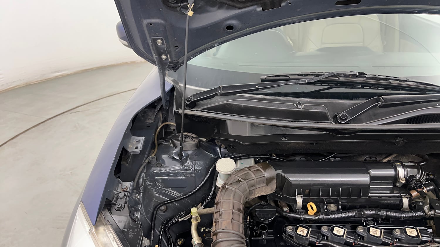 Used 2018 Maruti Suzuki Dzire VXi Petrol Manual engine ENGINE RIGHT SIDE HINGE & APRON VIEW