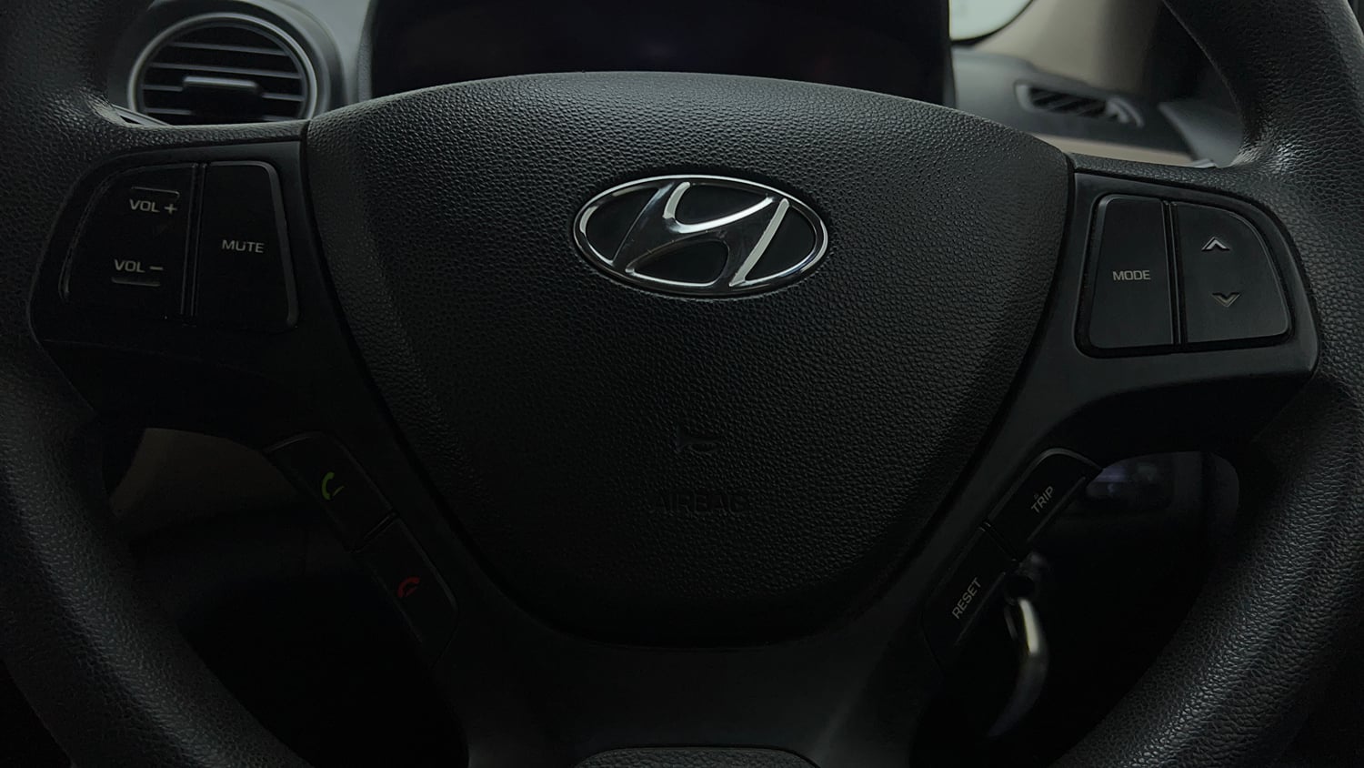 Used 2018 Hyundai Xcent E+ CNG (Outside Fitted) Cng Manual top_features Airbags