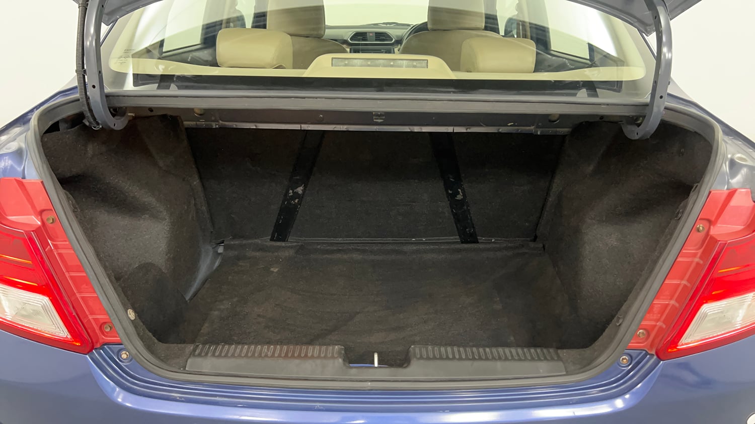 Used 2018 Maruti Suzuki Dzire VXi Petrol Manual interior DICKY INSIDE VIEW