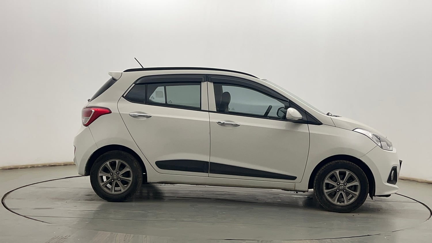 Used 2014 Hyundai Grand i10 Asta 1.2 Kappa VTVT (O) Petrol Manual exterior RIGHT SIDE VIEW