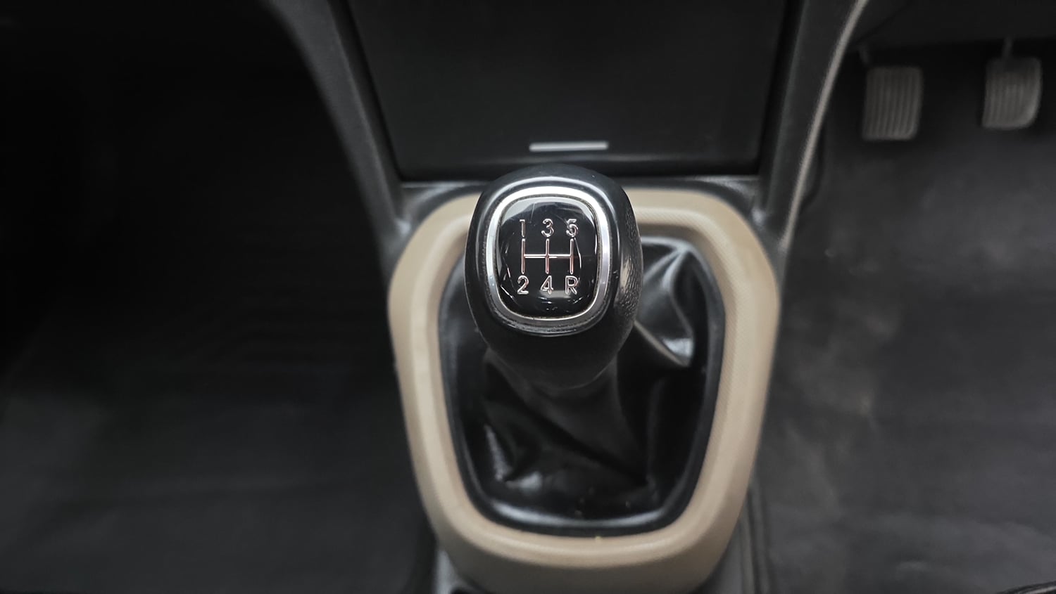Used 2014 Hyundai Xcent S 1.2 (O) Petrol Manual interior GEAR  KNOB VIEW
