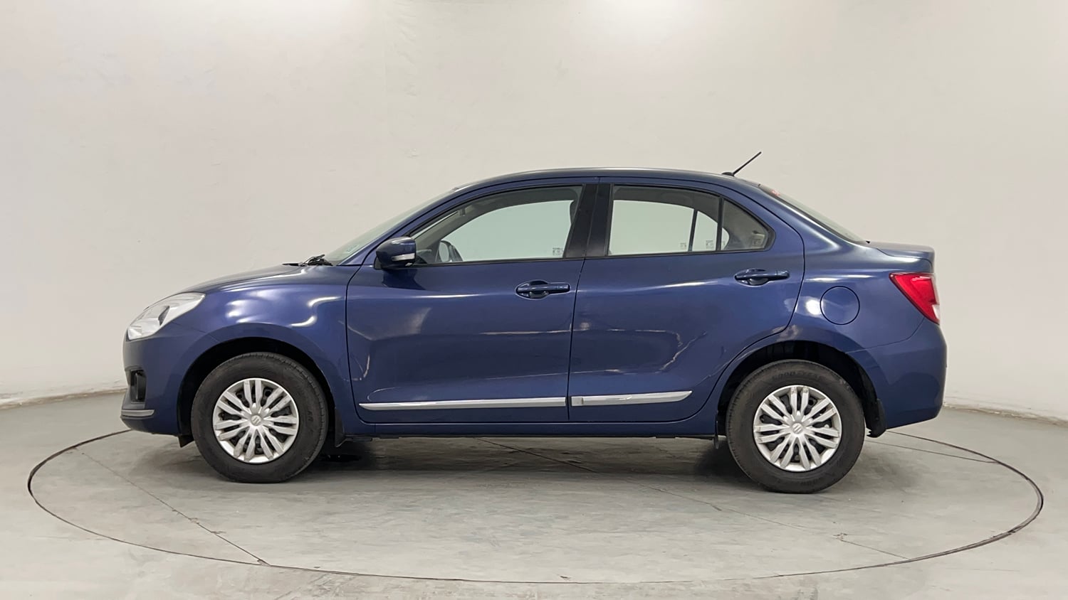 Used 2018 Maruti Suzuki Dzire VXi Petrol Manual exterior LEFT SIDE VIEW