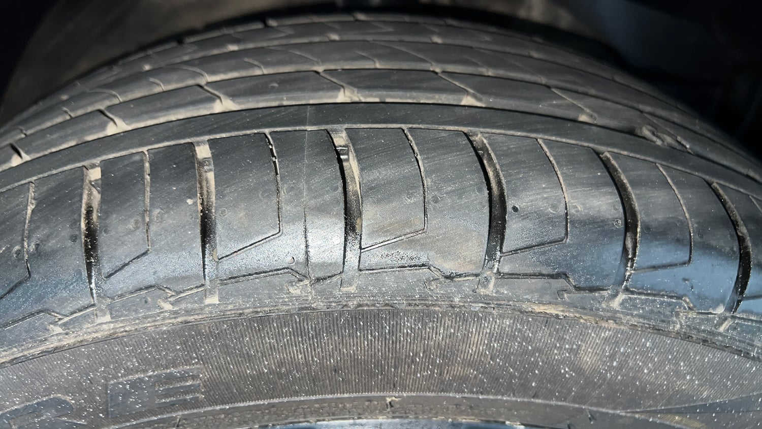 Used 2020 MG Motors Hector Plus Sharp 1.5 DCT Petrol Petrol Automatic tyres RIGHT FRONT TYRE TREAD VIEW