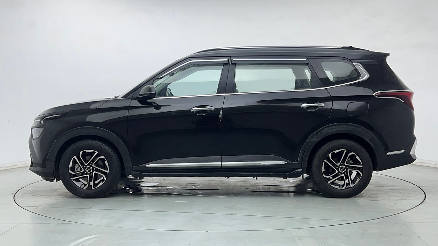 Used 2022 Kia Carens Luxury Plus 1.4 Petrol DCT 7 STR Petrol Automatic exterior LEFT SIDE VIEW