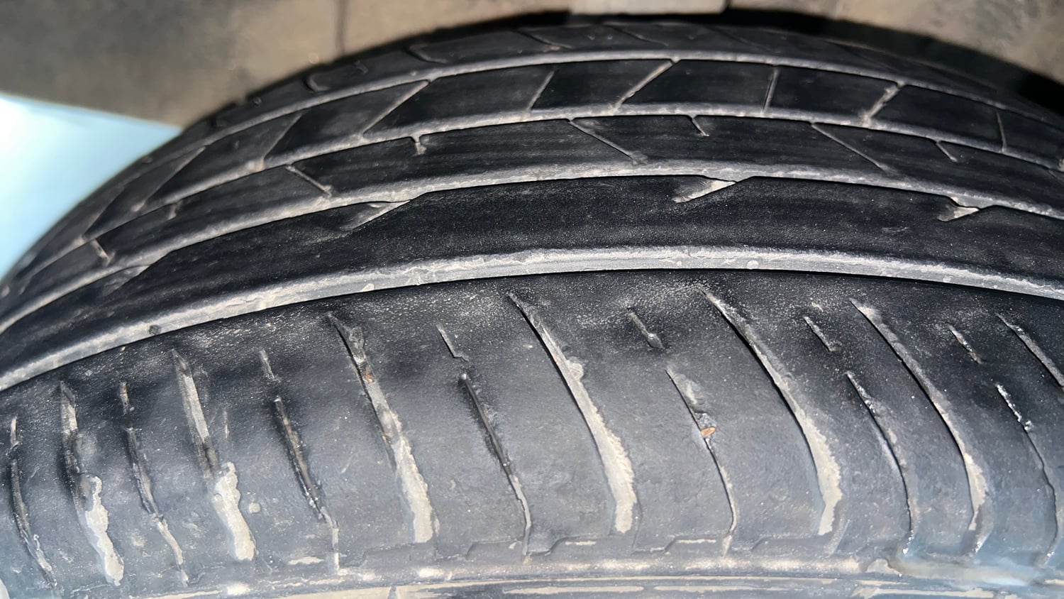 Used 2022 Nissan Magnite XV Premium Turbo CVT Petrol Automatic tyres RIGHT REAR TYRE TREAD VIEW