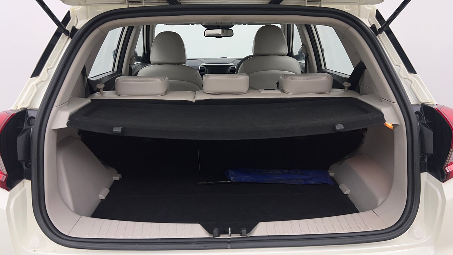 Used 2019 Mahindra XUV 300 1.5 W8 (O) Diesel Manual interior DICKY INSIDE VIEW