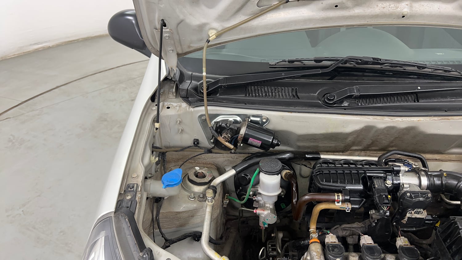 Used 2018 Maruti Suzuki Alto 800 VXi Petrol Manual engine ENGINE RIGHT SIDE HINGE & APRON VIEW