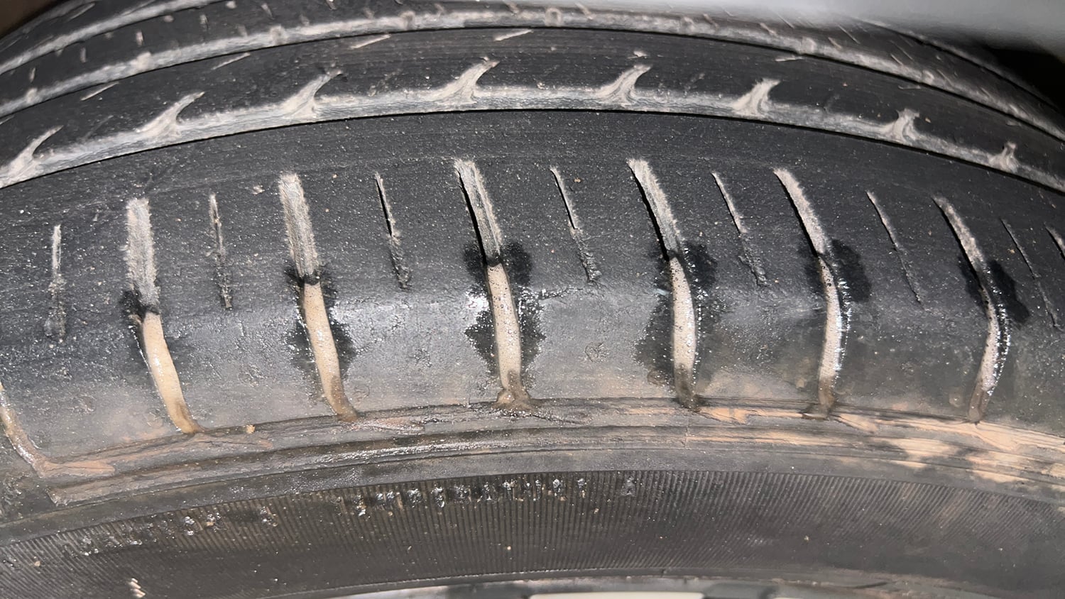 Used 2019 kia Seltos GTX Plus DCT 1.4 Petrol Automatic tyres RIGHT FRONT TYRE TREAD VIEW