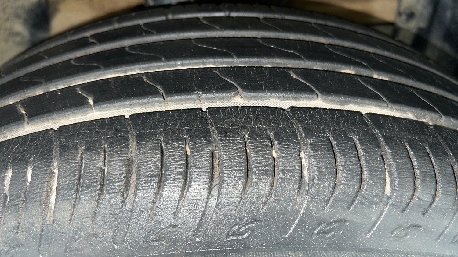 Used 2023 Maruti Suzuki Brezza ZXi Plus Petrol Manual tyres RIGHT FRONT TYRE TREAD VIEW