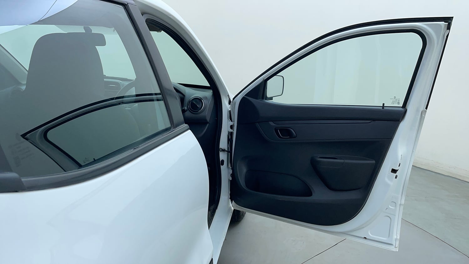 Used 2015 Renault Kwid RXT Petrol Manual interior RIGHT FRONT DOOR OPEN VIEW
