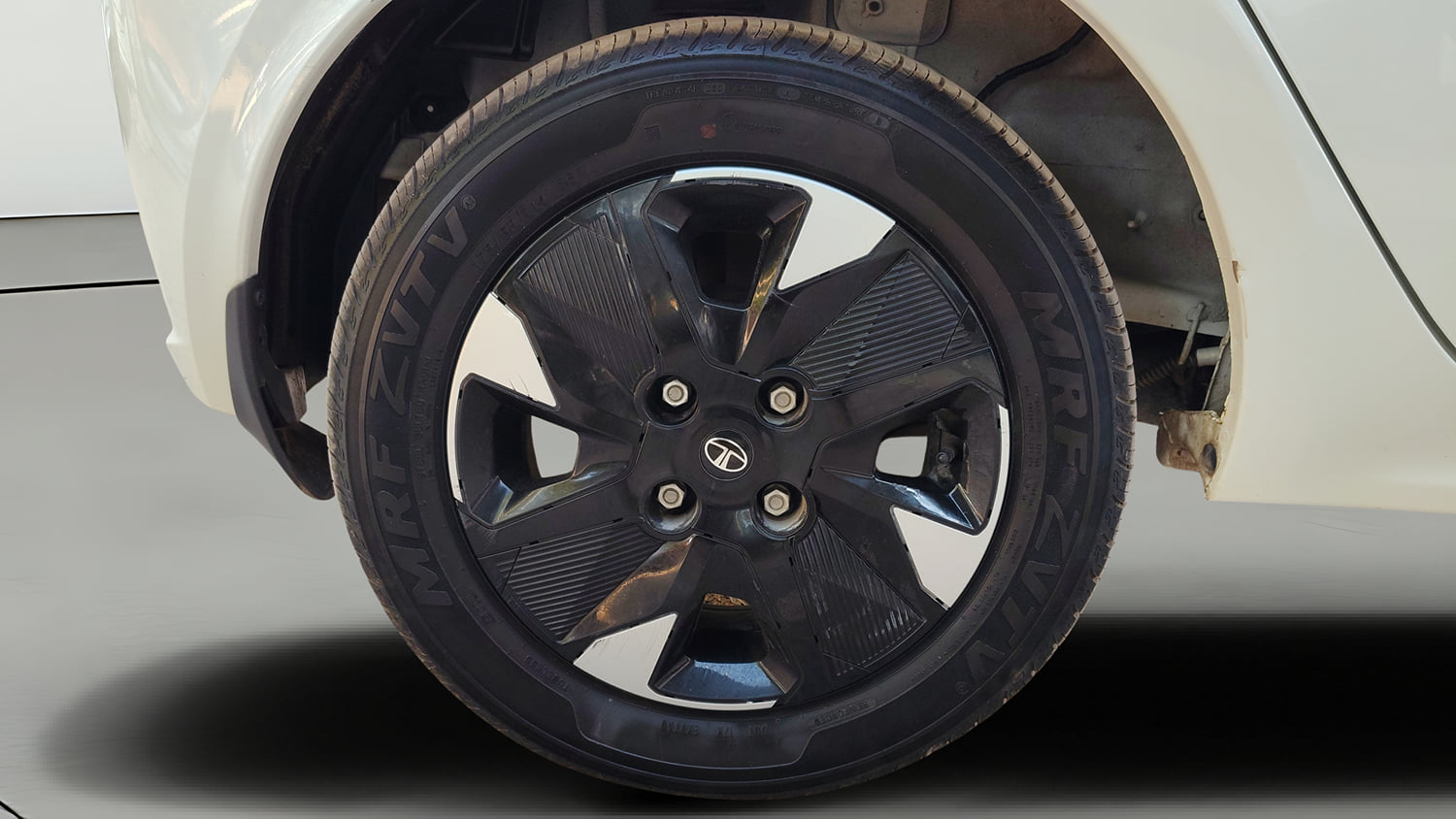 Used 2025 Tata Tiago XT Petrol Manual tyres RIGHT REAR TYRE RIM VIEW