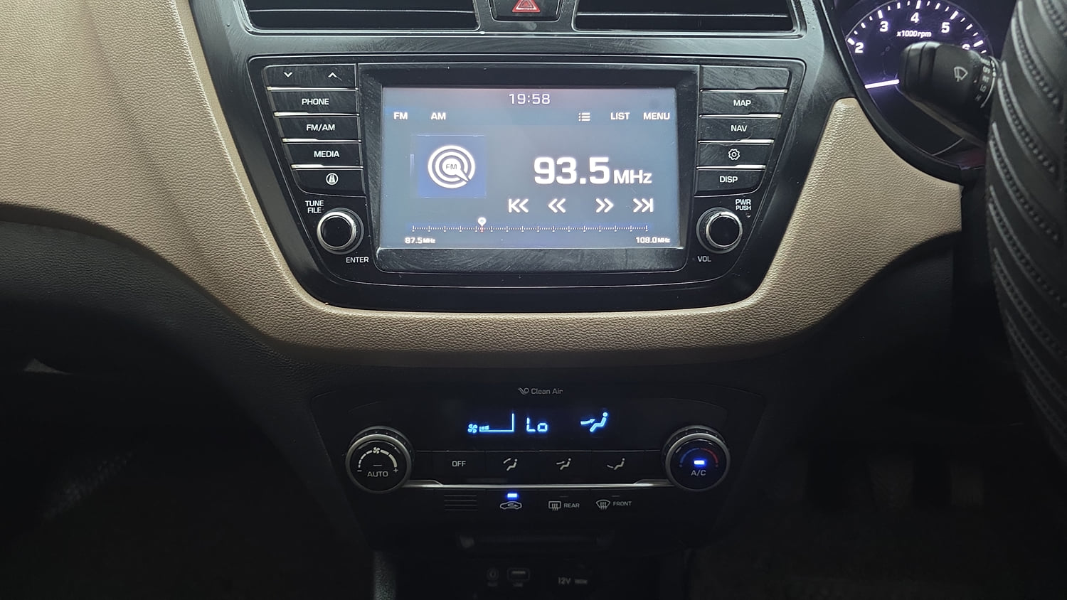 Used 2017 Hyundai Elite i20 Asta 1.2 Petrol Manual interior MUSIC SYSTEM & AC CONTROL VIEW