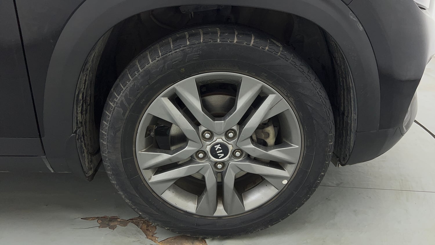 Used 2021 kia Seltos HTX IVT 1.5 Petrol Automatic tyres RIGHT FRONT TYRE RIM VIEW