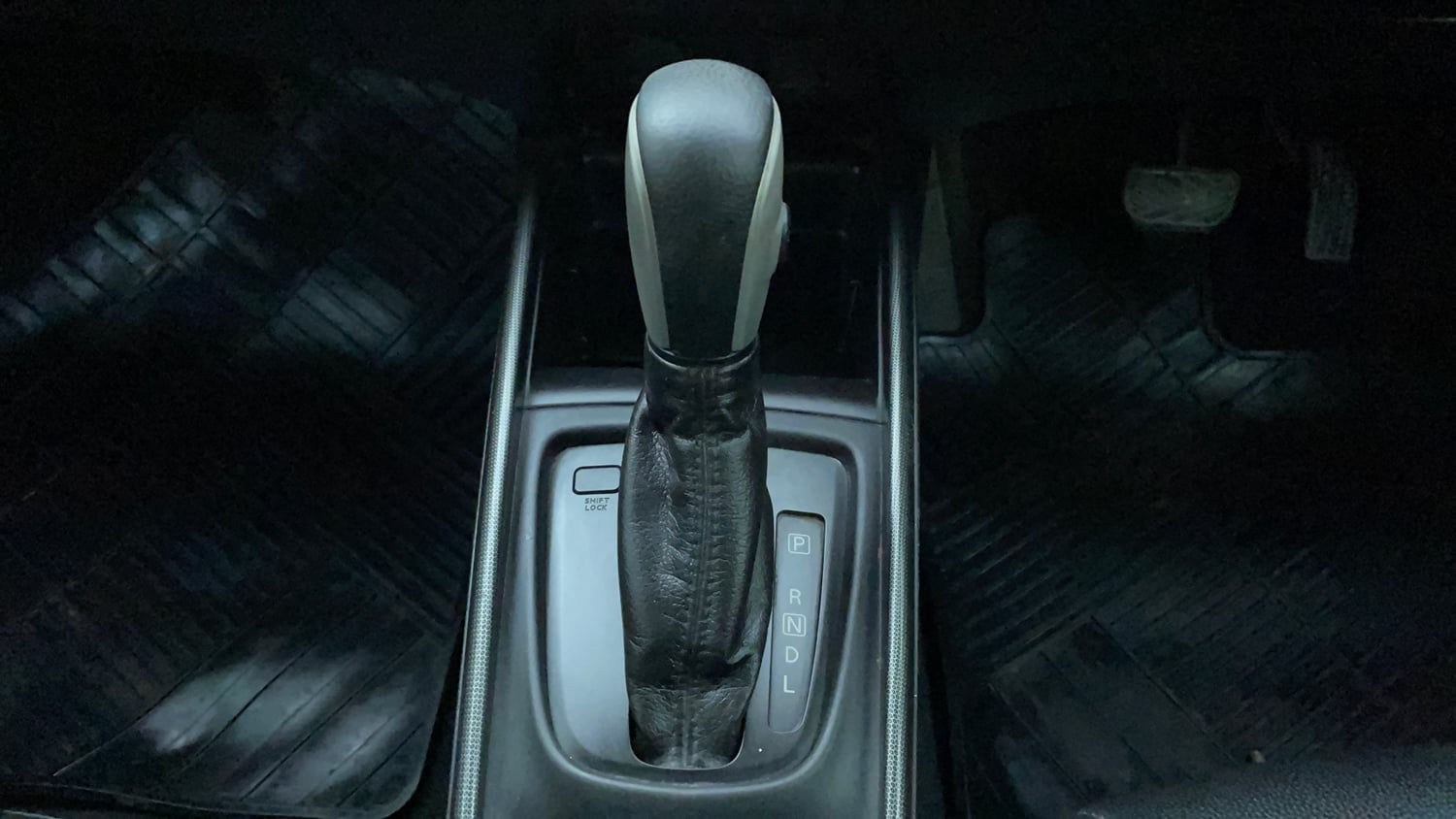Used 2018 Maruti Suzuki Baleno Zeta 1.2 AT Petrol Automatic interior GEAR  KNOB VIEW