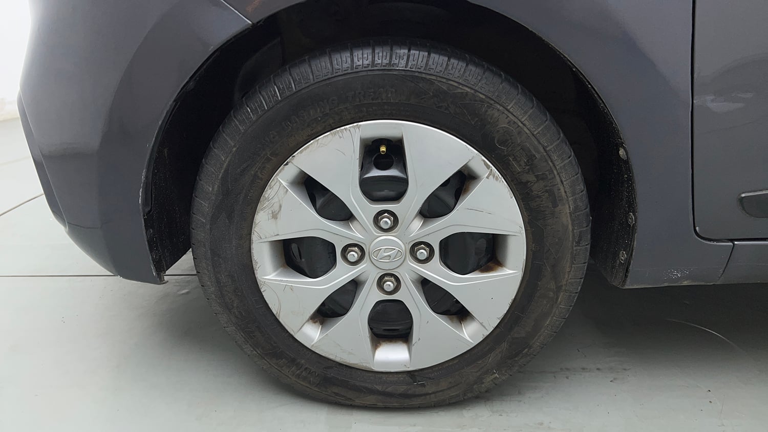 Used 2018 Hyundai Xcent E+ CNG (Outside Fitted) Cng Manual tyres LEFT FRONT TYRE RIM VIEW