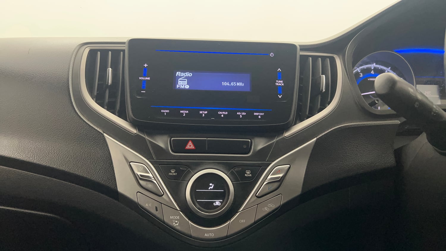 Used 2019 Maruti Suzuki Baleno Delta Petrol Manual interior MUSIC SYSTEM & AC CONTROL VIEW