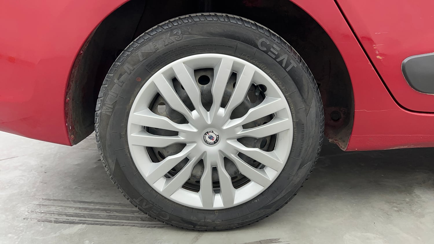 Used 2014 Hyundai Xcent SX 1.2 (O) Petrol Manual tyres RIGHT REAR TYRE RIM VIEW