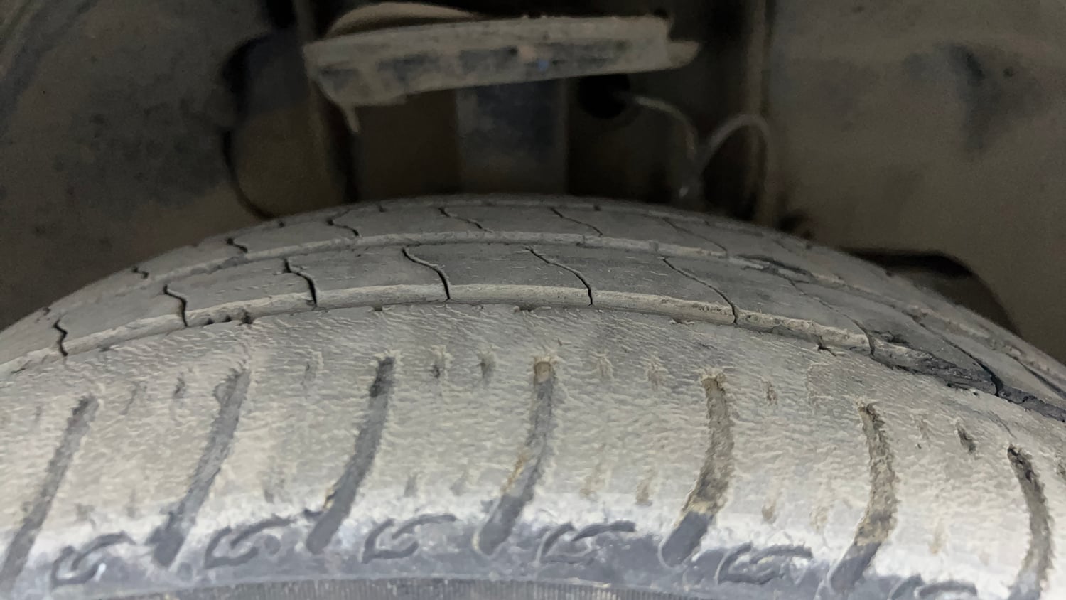 Used 2019 Tata Tiago Revotron XZA Petrol Automatic tyres RIGHT FRONT TYRE TREAD VIEW