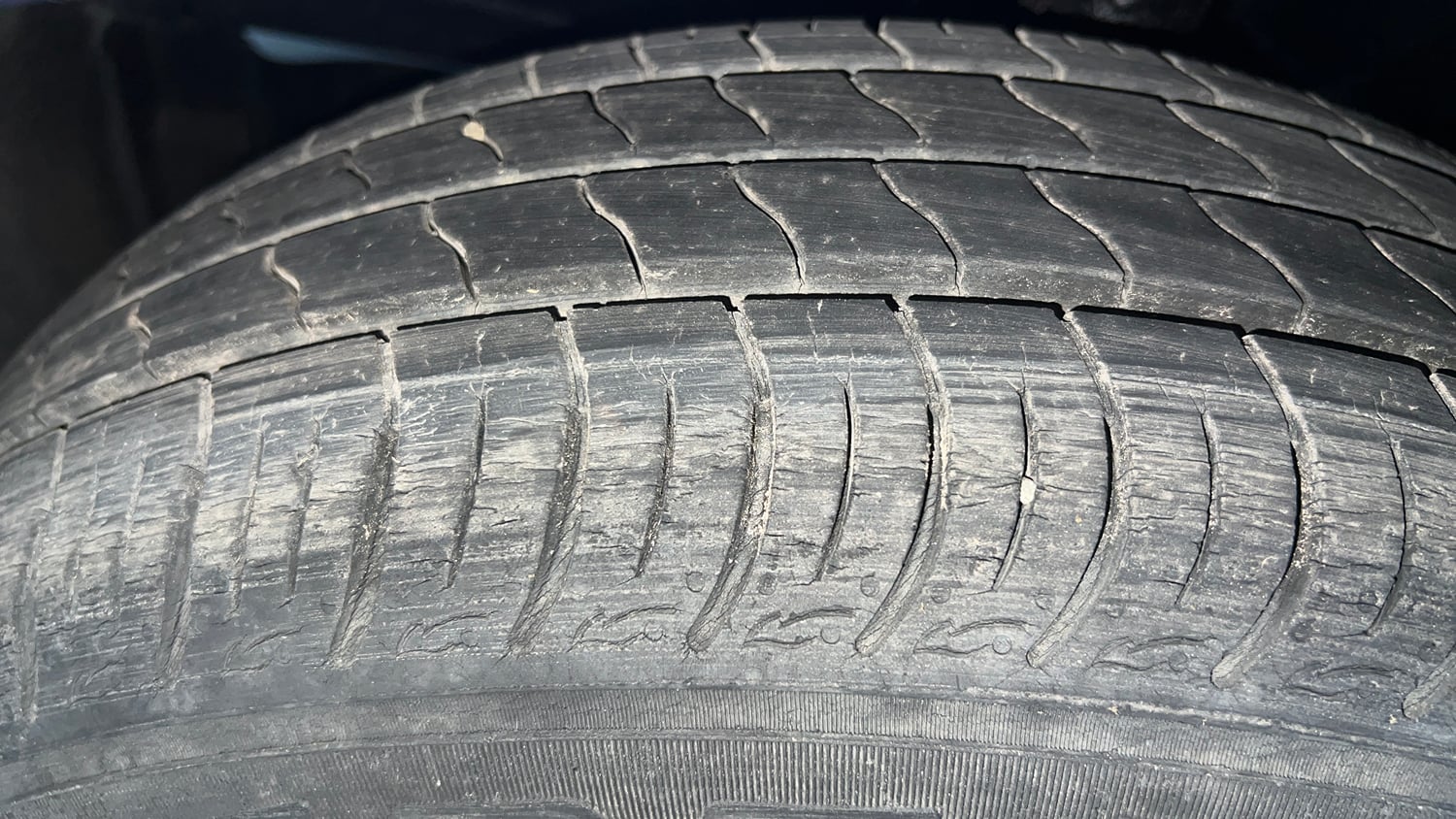 Used 2020 Maruti Suzuki Baleno Delta Petrol Manual tyres LEFT FRONT TYRE TREAD VIEW