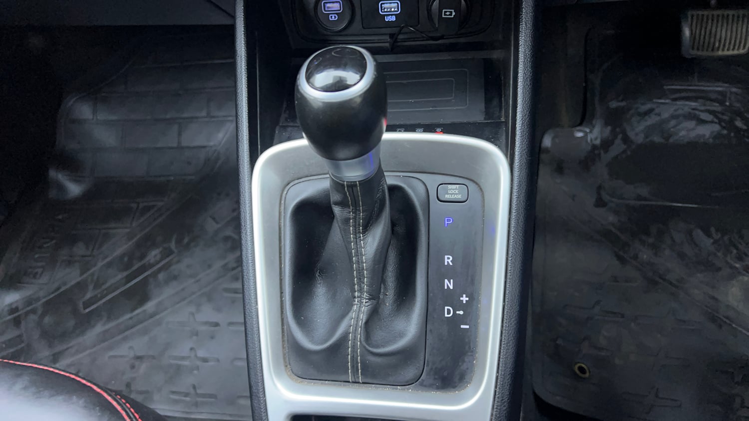 Used 2019 Hyundai Venue SX Plus 1.0 Turbo DCT Petrol Automatic interior GEAR  KNOB VIEW