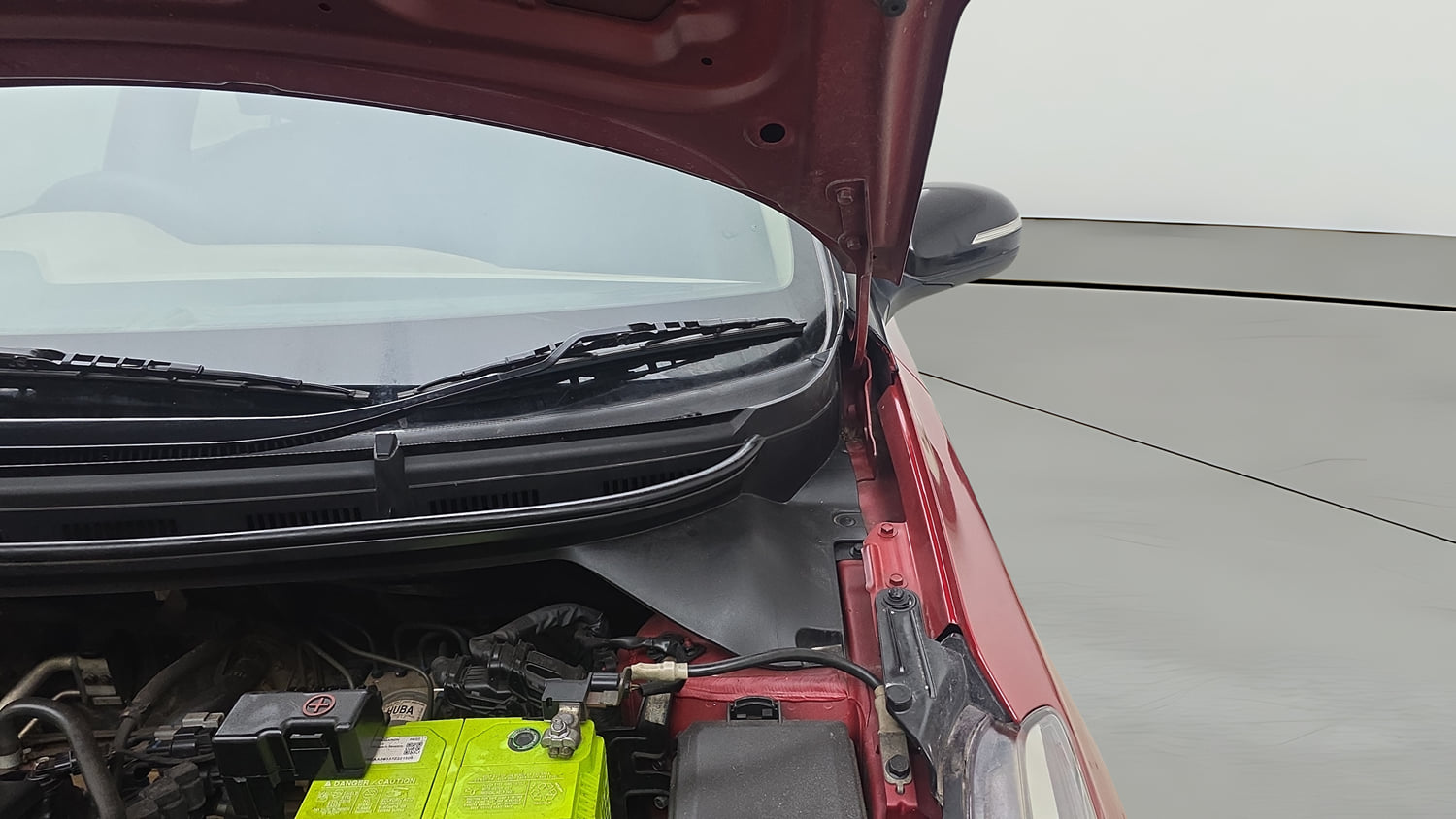 Used 2017 Hyundai Elite i20 Asta 1.2 Petrol Manual engine ENGINE LEFT SIDE HINGE & APRON VIEW