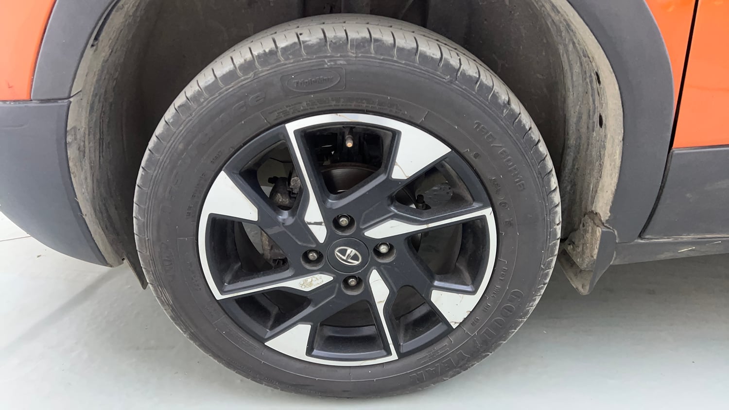 Used 2023 Tata Punch Creative Dual Tone AMT Petrol Automatic tyres LEFT FRONT TYRE RIM VIEW