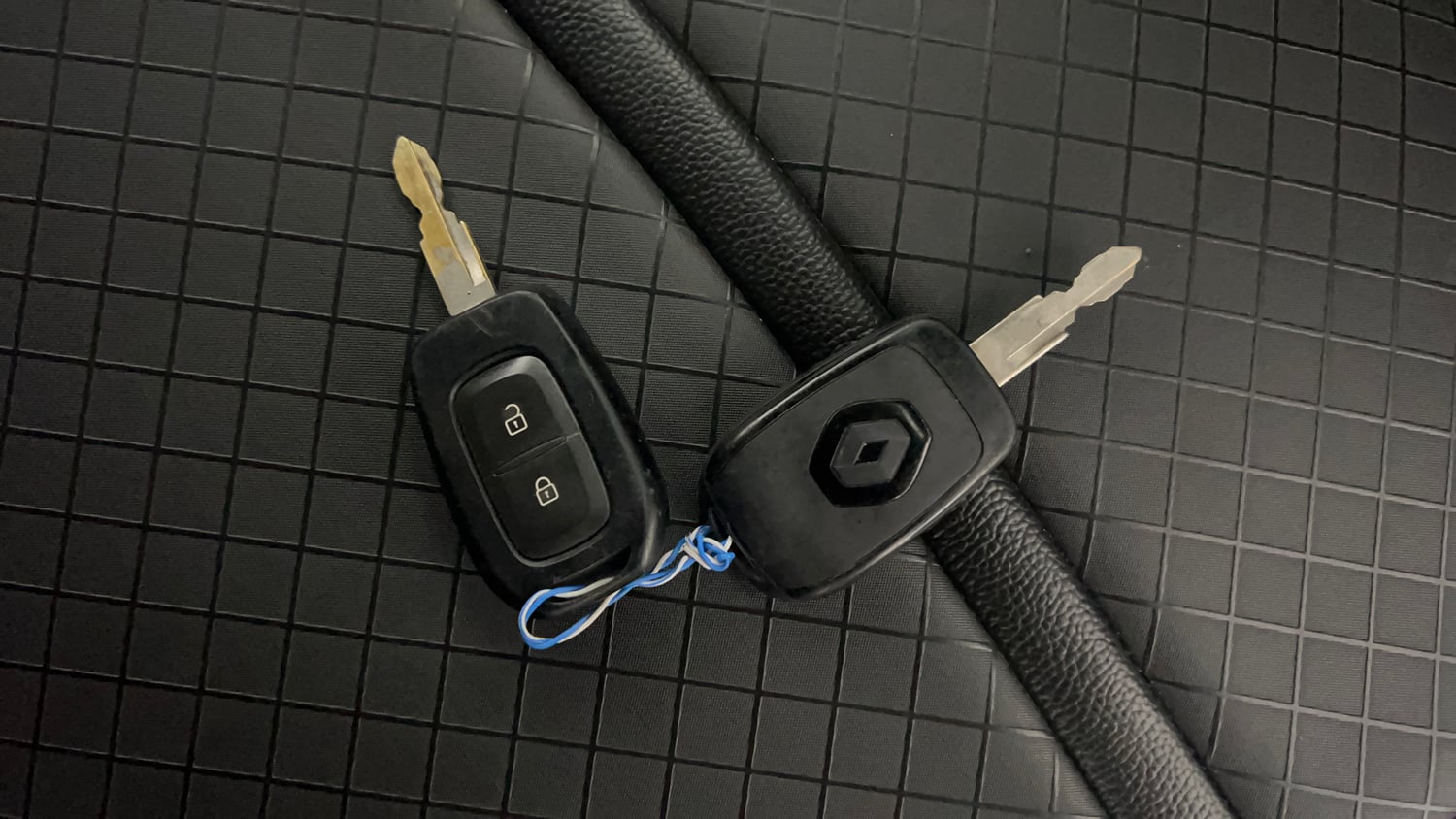 Used 2021 Renault Kwid RXT 1.0 (O) Petrol Manual extra CAR KEY VIEW