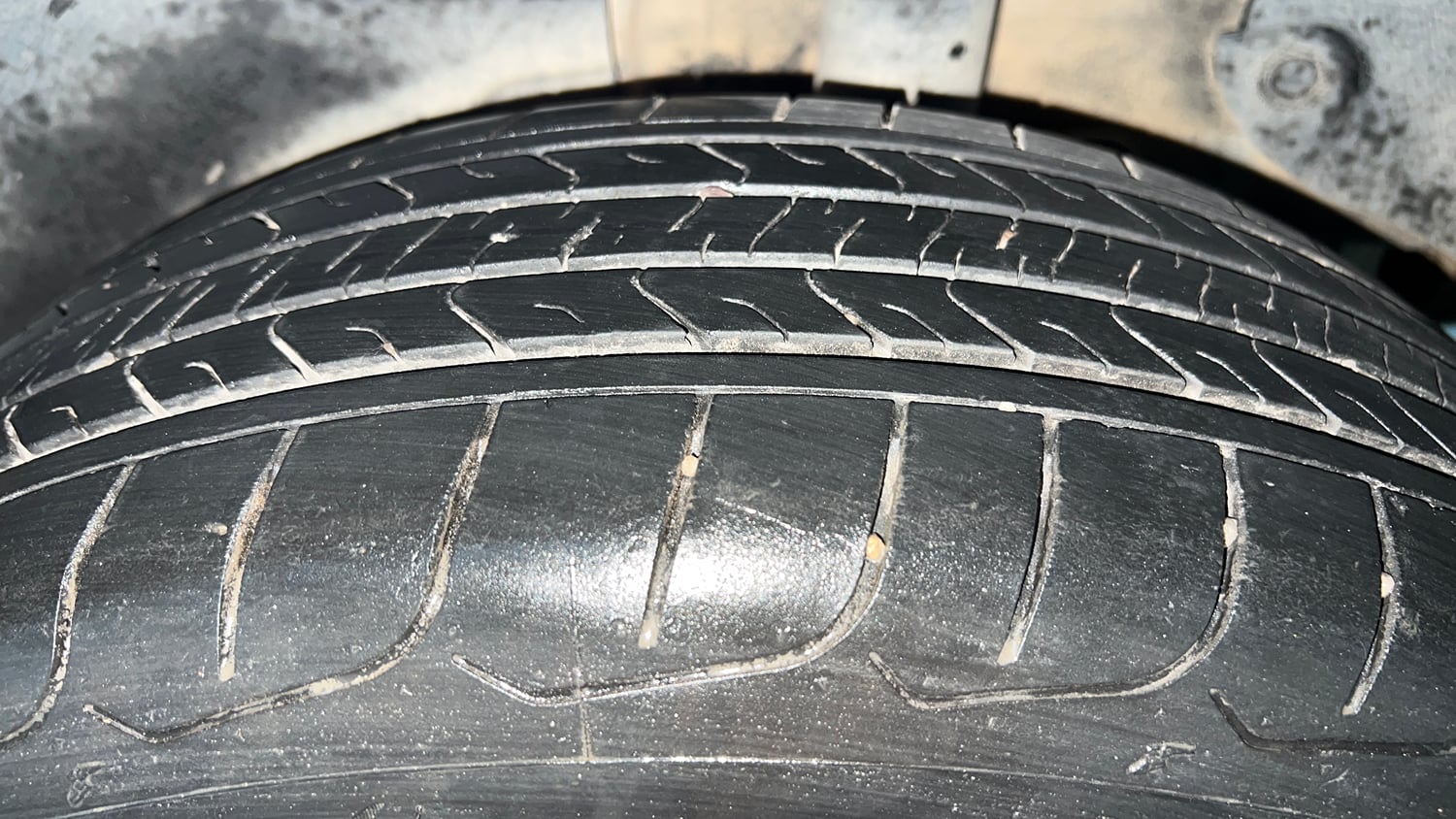 Used 2025 Kia Seltos HTE (O)1.5 Petrol MT Petrol Manual tyres LEFT REAR TYRE TREAD VIEW
