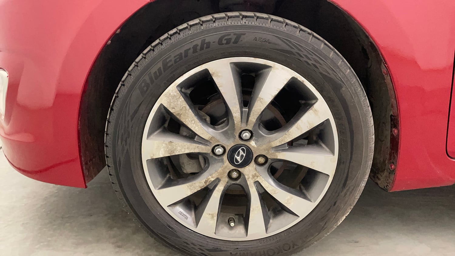 Used 2016 Hyundai Verna 1.6 VTVT SX Petrol Manual tyres LEFT FRONT TYRE RIM VIEW