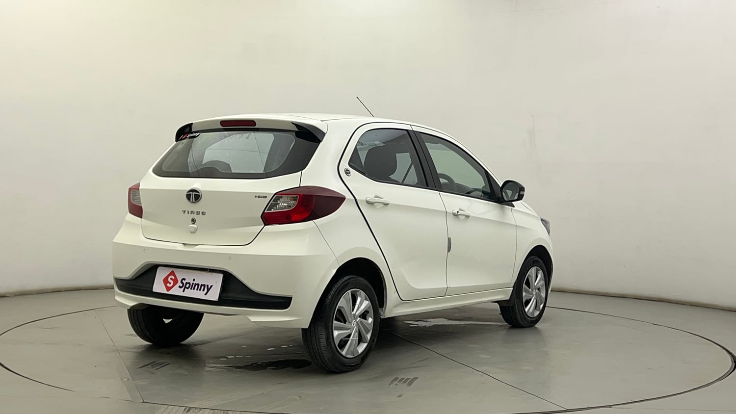 Used 2024 Tata Tiago XT CNG Cng Manual exterior RIGHT REAR CORNER VIEW
