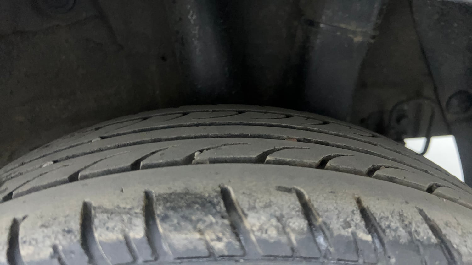 Used 2017 Hyundai Grand i10 Magna 1.2 Kappa VTVT Petrol Manual tyres LEFT REAR TYRE TREAD VIEW
