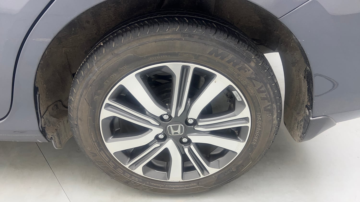 Used 2023 Honda Amaze VX 1.2 Petrol CVT Petrol Automatic tyres LEFT REAR TYRE RIM VIEW
