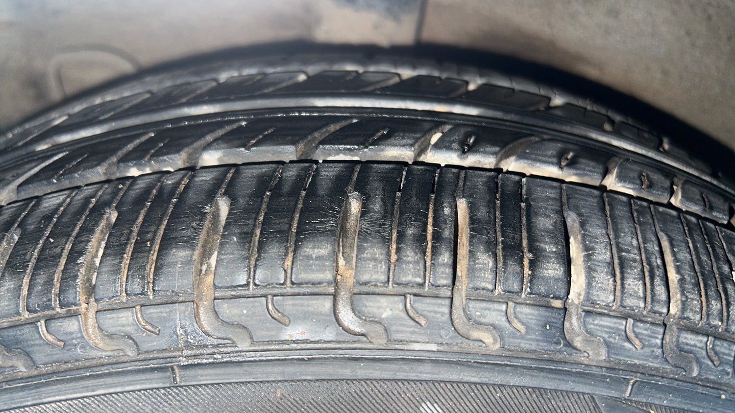 Used 2015 Hyundai Grand i10 Magna 1.2 Kappa VTVT Petrol Manual tyres RIGHT REAR TYRE TREAD VIEW