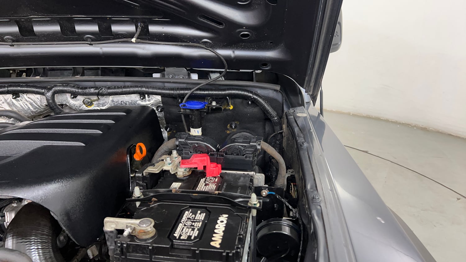 Used 2022 mahindra Thar LX Hard Top Petrol MT 4WD Petrol Manual engine ENGINE LEFT SIDE HINGE & APRON VIEW