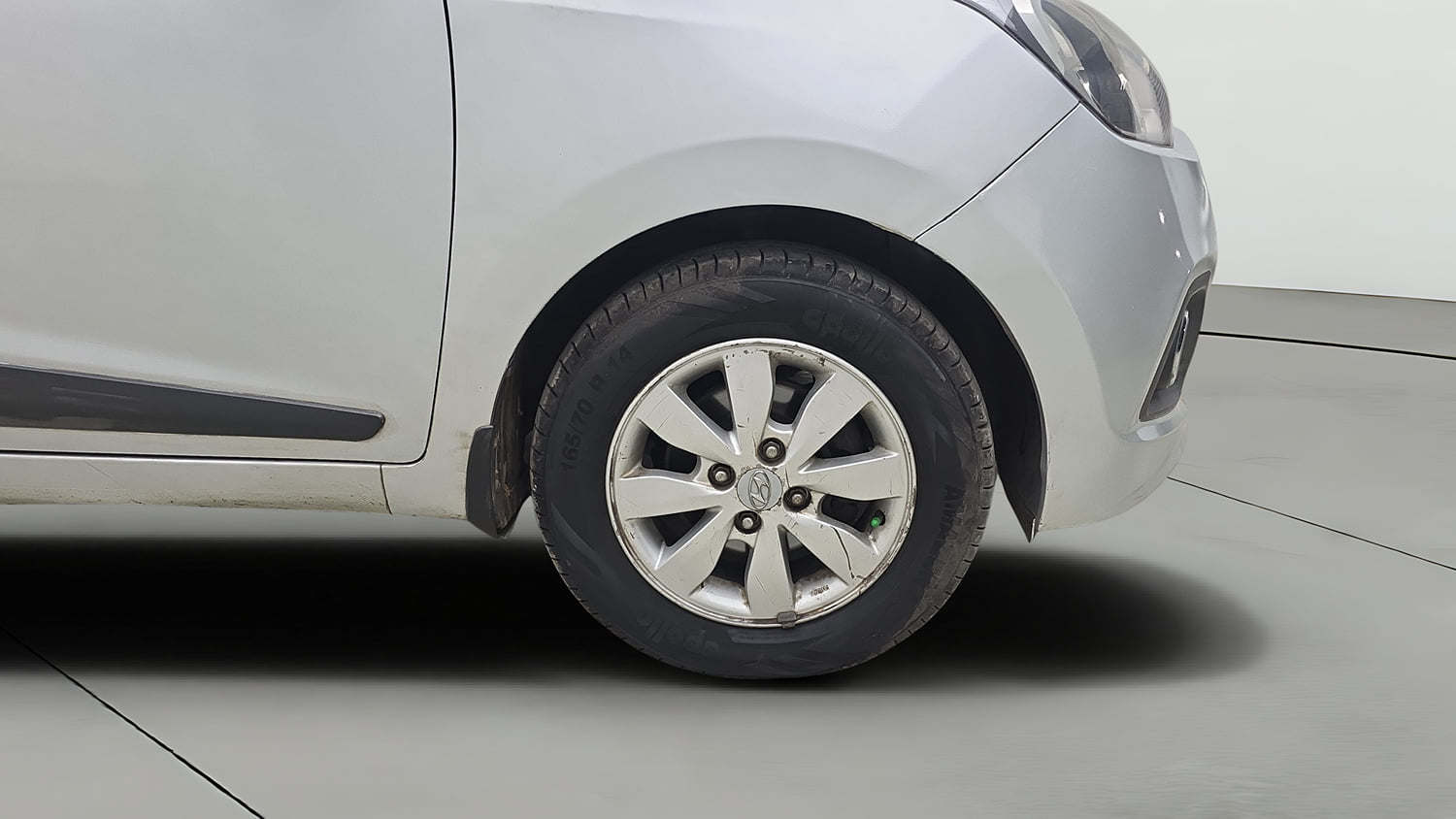 Used 2014 Hyundai Xcent S 1.2 (O) Petrol Manual tyres RIGHT FRONT TYRE RIM VIEW