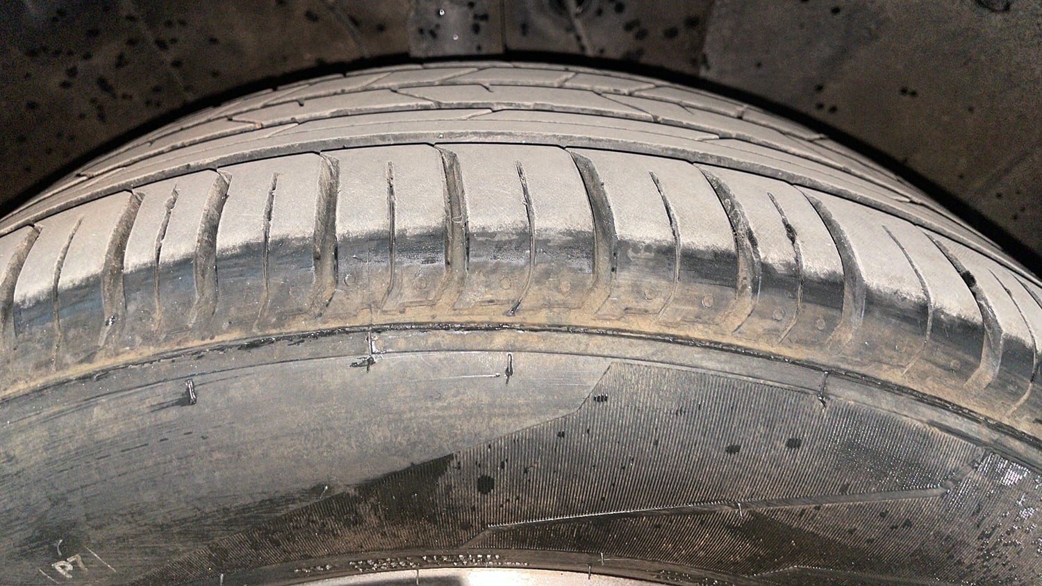 Used 2023 Hyundai Venue SX (O) 1.5 CRDi Diesel Manual tyres RIGHT FRONT TYRE TREAD VIEW