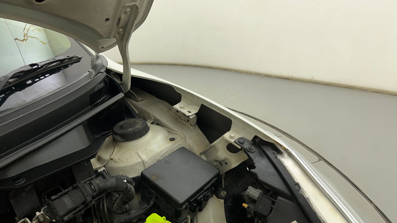 Used 2019 Maruti Suzuki Dzire VXi Petrol Manual engine ENGINE LEFT SIDE HINGE & APRON VIEW