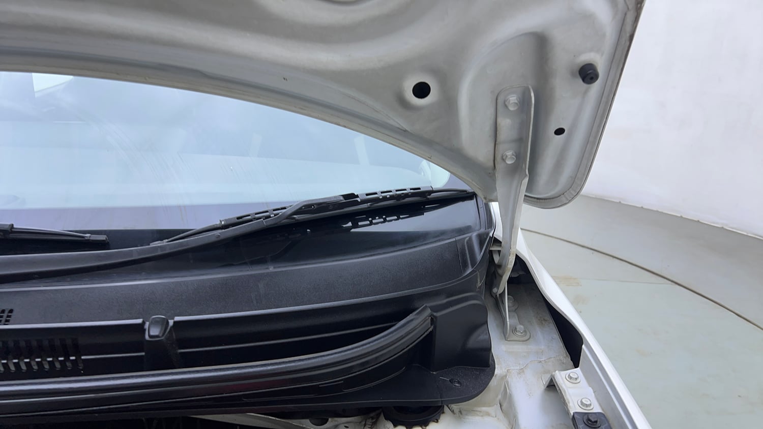 Used 2022 Hyundai Grand i10 Nios Sportz 1.2 Kappa VTVT CNG Cng Manual engine ENGINE LEFT SIDE HINGE & APRON VIEW