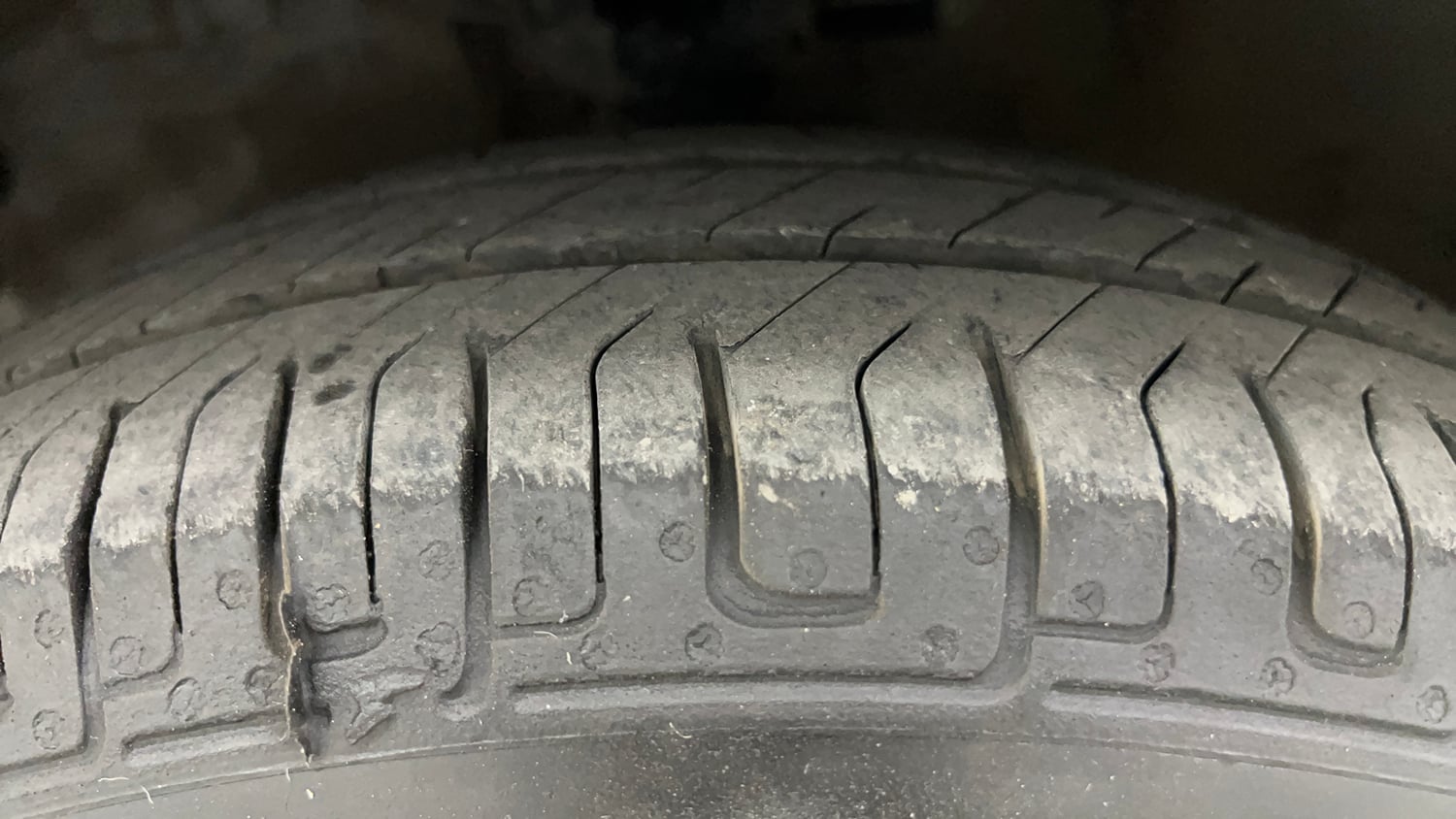 Used 2013 Hyundai i10 Sportz 1.2 AT Kappa2 Petrol Automatic tyres LEFT FRONT TYRE TREAD VIEW