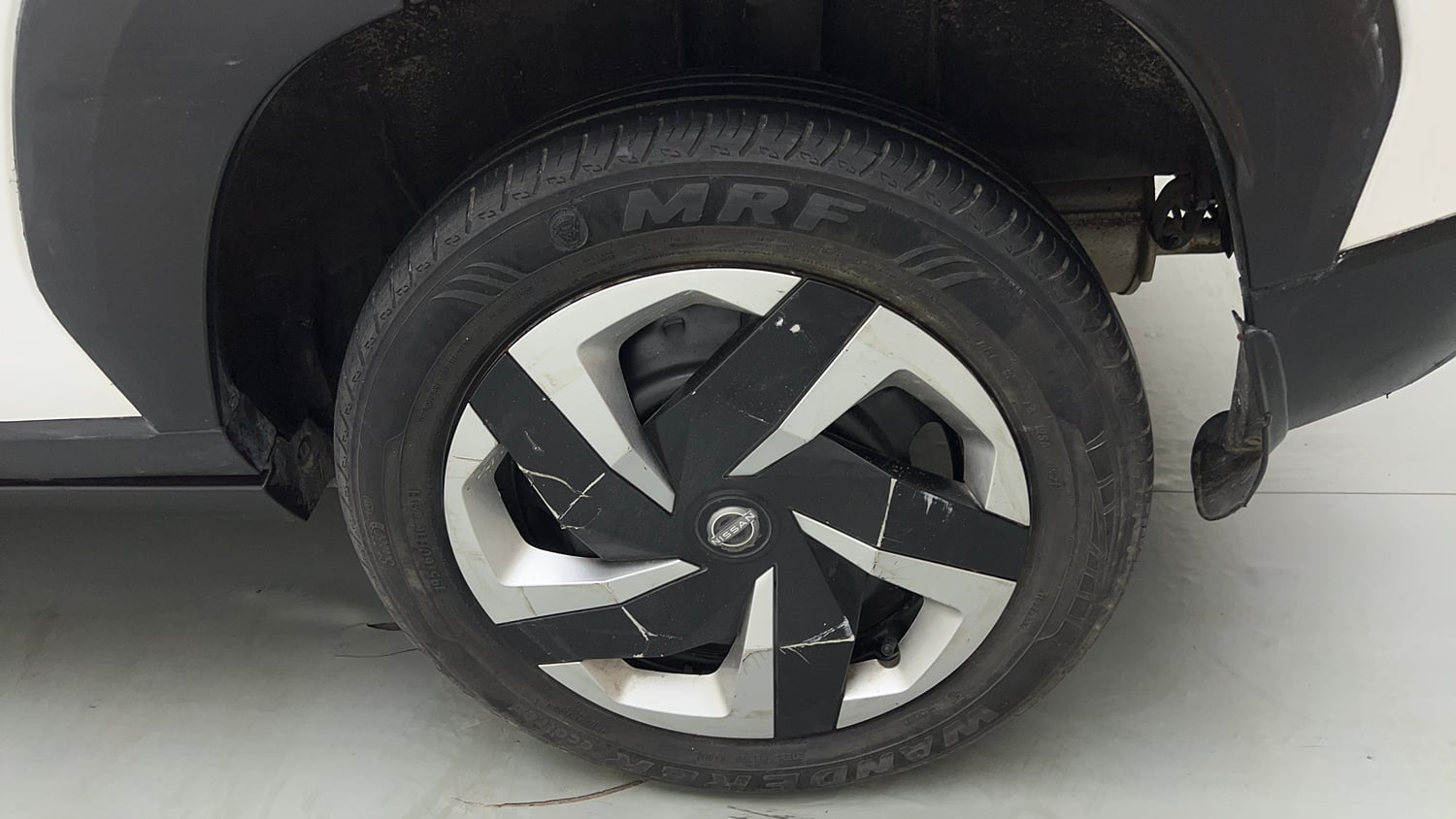 Used 2021 Nissan Magnite XE Petrol Manual tyres LEFT REAR TYRE RIM VIEW