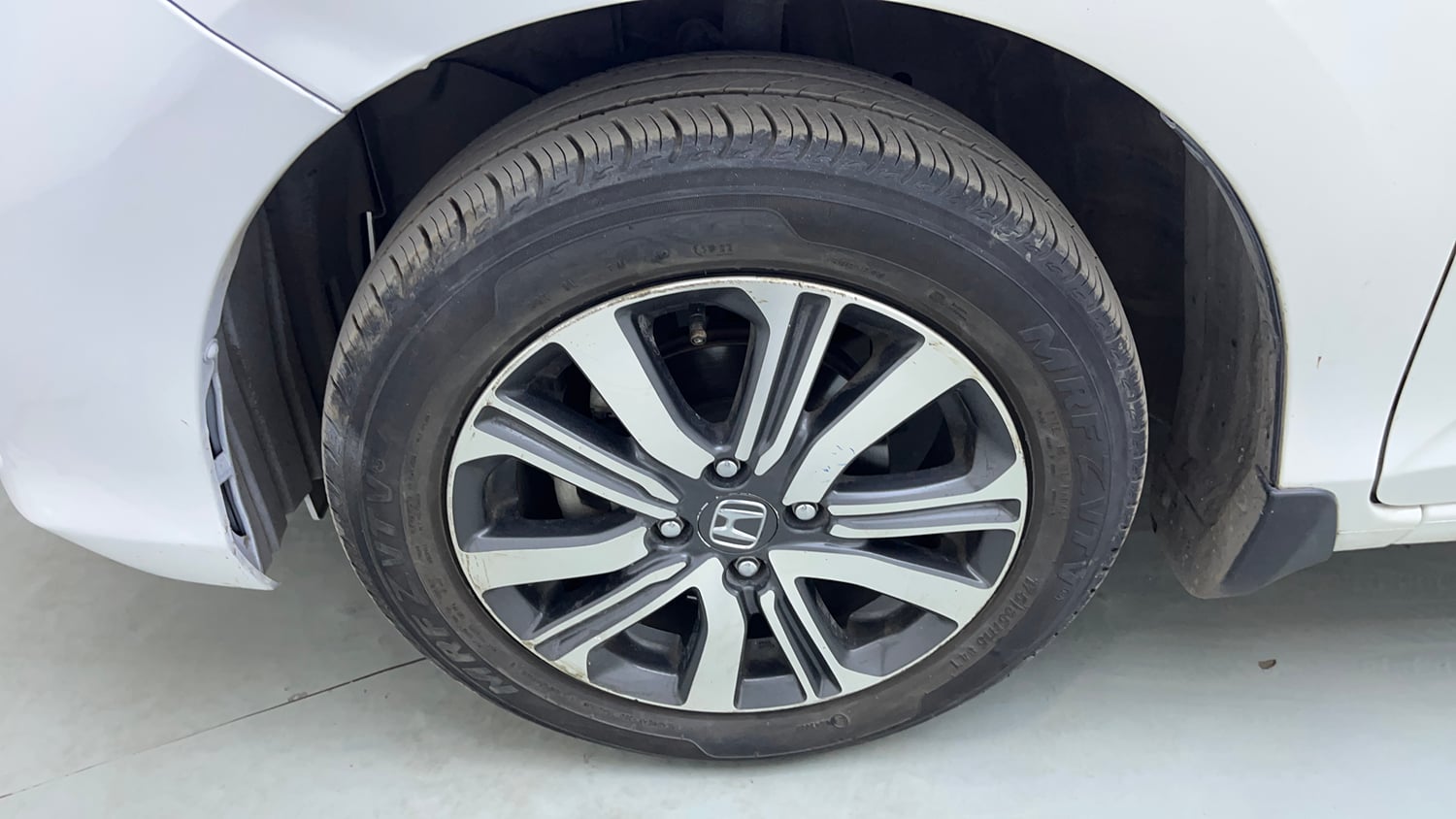 Used 2023 Honda Amaze VX 1.2 Petrol CVT Petrol Automatic tyres LEFT FRONT TYRE RIM VIEW