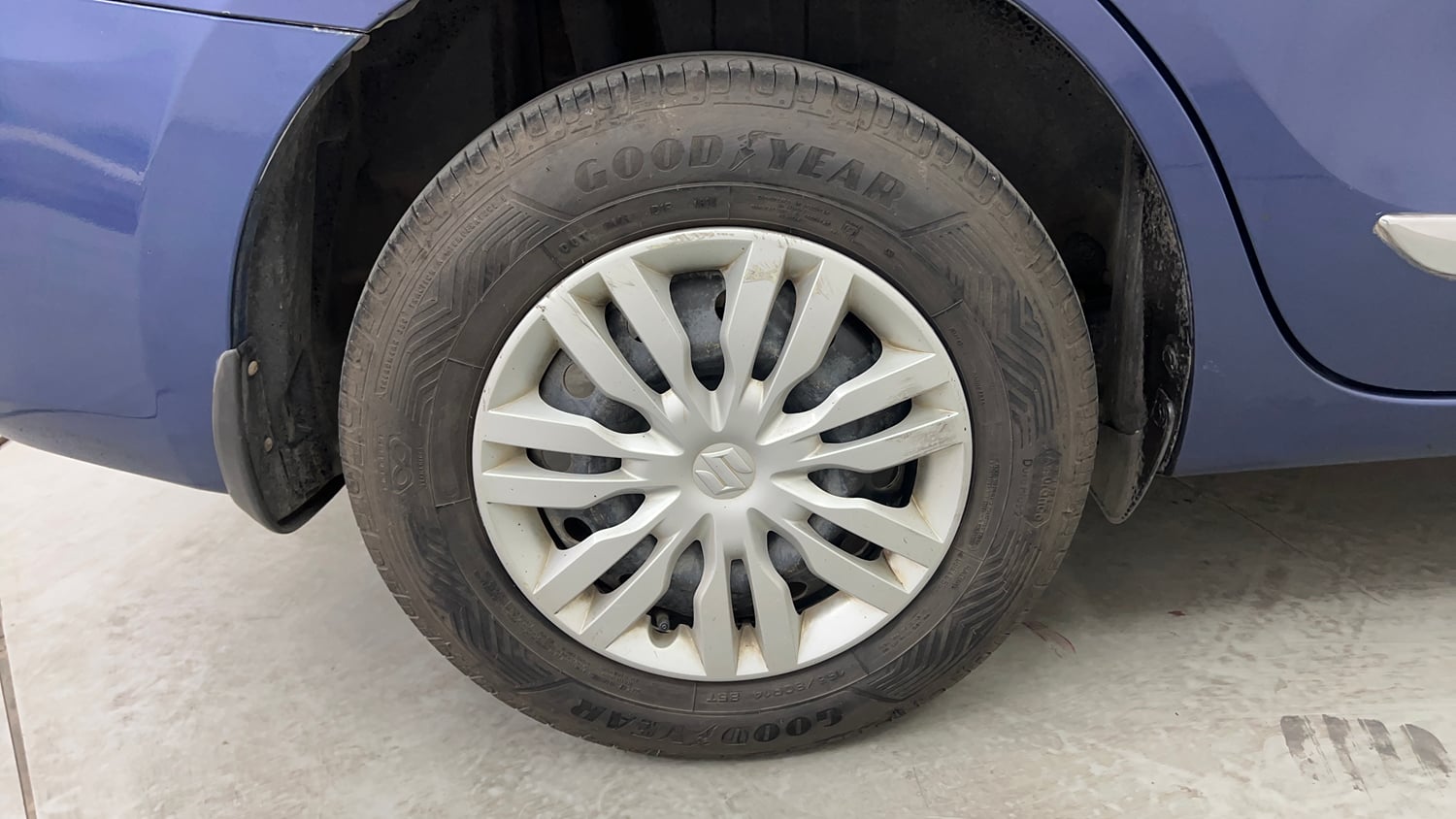 Used 2018 Maruti Suzuki Dzire VXi Petrol Manual tyres RIGHT REAR TYRE RIM VIEW