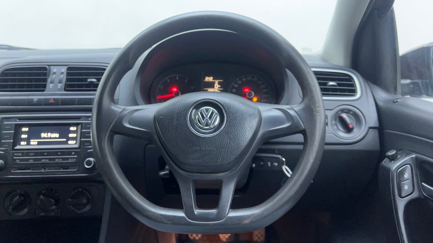 Used 2017 Volkswagen Polo Comfortline 1.2L (P) Petrol Manual interior STEERING VIEW