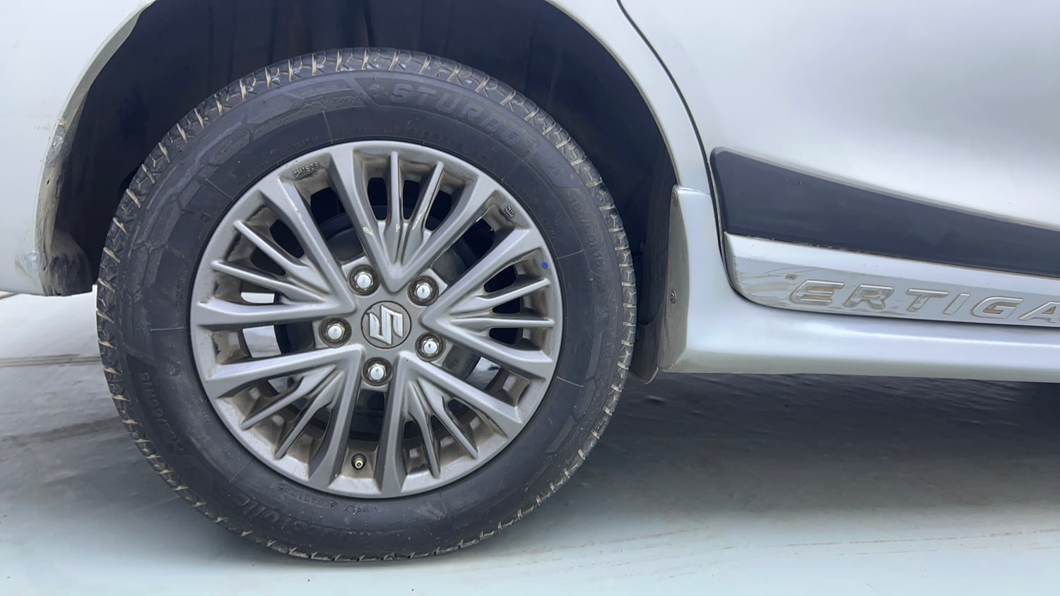 Used 2021 Maruti Suzuki New Ertiga ZXi AT Petrol Automatic tyres RIGHT REAR TYRE RIM VIEW