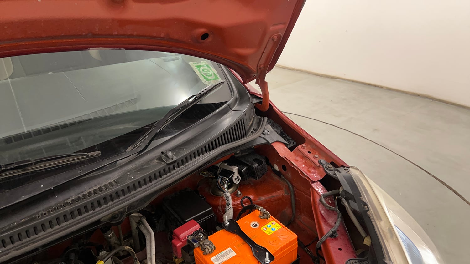 Used 2012 Maruti Suzuki Wagon R 1.0 VXi Petrol Manual engine ENGINE LEFT SIDE HINGE & APRON VIEW